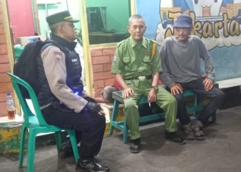 Patroli Sambang Kamtibmas Malam Hari Di Poskamling RW 6 Kelurahan Pegangsaan
