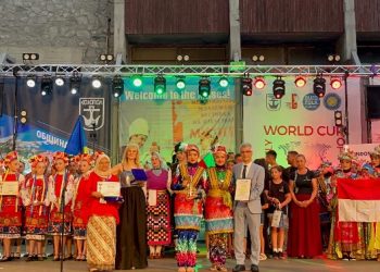 Bawakan Cerita Tsunami Aceh, SMA Labschool Kebayoran Juara Umum International Youth Festival of Music and Arts – The Muses 2024 Bulgaria