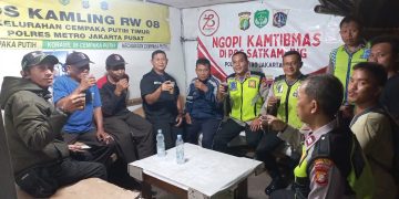 Ngopi Kamtibmas Bersama Warga Di Pos Satkamling Rw 08 Cempaka Putih Timur