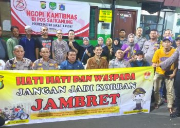 Polsek Metro Menteng Mengadakan Kegiatan Ngopi Kamtibmas Di Pos Satkamling Wilayah RW.09 Kelurahan Kebon Sirih