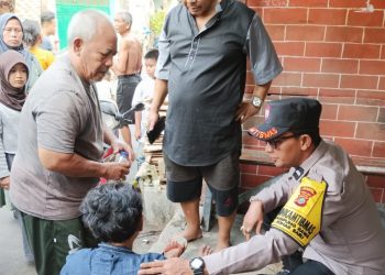 Bhabinkamtibmas Kampung Rawa Patroli Pemukiman Warga RW 04