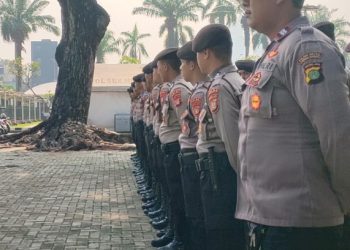 Waka Polsek Pimpin Pengamanan Unjuk Rasa Di Gedung DPR RI