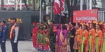 Gelar Upacara Bendera Dalam Rangka Bulan Kebangsaan Di Bundaran Hotel Indonesia