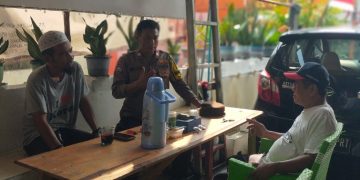 Patroli Wilayah dan Sambang Dialogis Bhabinkamtibmas Kelurahan Galur dengan Ketua RT
