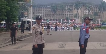 Anggota Polsubsektor Merdeka Barat melaksanakan Pengamanan Gladi Kirab Bendera Pusaka di Monas Gambir