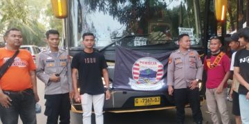 Unit Samapta Polsek Kemayoran Melaksanakan Himbauan Kepada Jack Mania Yang Akan Menonton Pertandingan Persija Di Jakarta Internasional Stadium