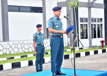 ASLOG DANLANTAMAL I PIMPIN UPACARA BENDERA