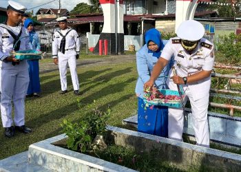 Jelang HUT TNI Angkatan Laut Ke-79, Lanal Bandung Ziarah di Taman Makam Pahlawan Nasional Cikutra