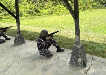 ASAH NALURI TEMPUR PRAJURIT, LANAL SIMEULUE LAKSANAKAN LATIHAN RUTIN MENEMBAK DAN MENEMBAK PISTOL EKSEKUTIF FORKOPIMDA KABUPATEN SIMEULUE