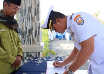 DALAM RANGKA MENYAMBUT HUT TNI ANGKATAN LAUT KE-79, LANAL DUMAI GELAR UPACARA ZIARAH DI TAMAN MAKAM PAHLAWAN