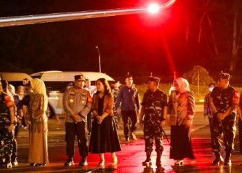 DANLANTAMAL I SAMBUT KEDATANGAN DAN ANTAR KEBERANGKATAN PRESIDEN RI