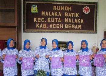 Peringati Hari Batik Nasional dan Jelang HUT TNI Ke-79, Ketua Beserta Pengurus Jalasenastri Cabang 3 Korcab I DJA I Ikuti Kegiatan Membatik