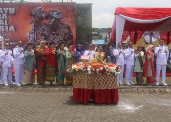 DANSATDIK 4 MANADO HADIRI UPACARA HUT KE-79 TNI DI KAWASAN MEGAMAS