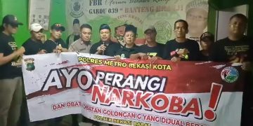 Polsek Bekasi Barat Memberikan Binluh Bahaya Narkoba dan Obat-obatan Terlarang Daftar G Kepada Anggota FBR Gardu 039 Kranji