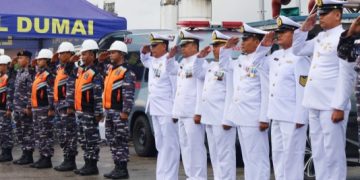 Wujud Penghormatan Kepada Para Pahlawan, Lanal Dumai Gelar Upacara Tabur Bunga di Perairan Selat Rupat