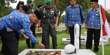 Peringati HUT Korpri, PNS Lantamal I Laksanakan Ziarah dan Tabur Bunga di TMP Bukit Barisan Medan