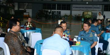 Komandan Lanal Bandung Hadiri Ferry Flight Helikopter AKS A5565MBE Serial Number 7022 dari PT. Dirgantara Indonesia Bandung Menuju Pusat Penerbangan TNI Angkatan Laut Surabaya