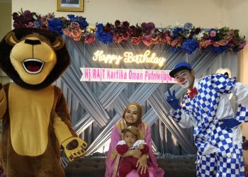 Hj. RAjT Kartika Oman Merayakan Ulang tahun ke 39 Bersama Debay A Tanpa Suami