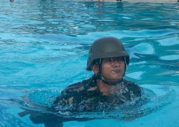 Danlanal Bintan Pimpin Renang Militer Untuk Tingkatkan Profesionalisme Prajurit