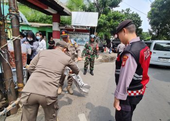 Tiga Pilar Kembangan Tertibkan 52 Atribut Ormas dalam Operasi Berantas Jaya 2025