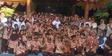 Sinergi TNI-Polri Kawal Kunjungan Menhan Singapura ke Dapur Gizi dan SDN di Koja, Jakarta Utara