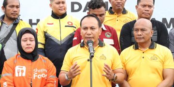 Perkuat Silaturahmi, Polisi dan Ojol Olahraga hingga Makan Bersama di Polda Riau