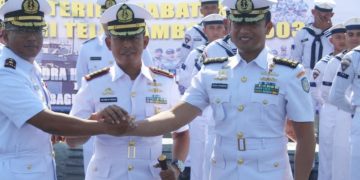 Tongkat Kepemimpinan KRI Teluk Amboina-503 Resmi Berganti