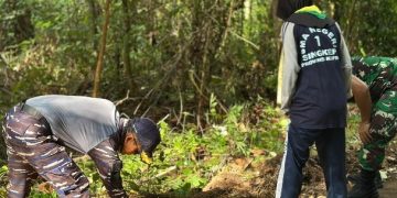 Danlanal Dabo Singkep Pimpin Langsung Bhakti Teritorial Prima TNI Bersama Instansi Terkaut dan Anak Sekolah Dalam Rangka HUT Ke-80 TNI