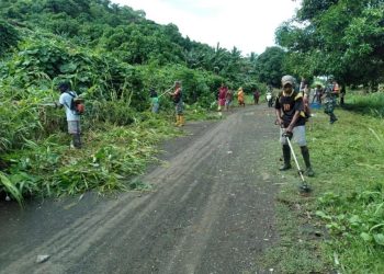 Satgas TMMD ke-126 Gelar Kegiatan Jum’at Bersih Bersama Warga Distrik Moraid