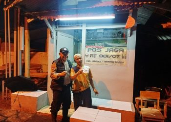 Pastikan Situasi Aman, Bhabinkamtibmas Kranji Gelar Patroli Siskamling