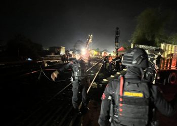 Brimob Polda Metro Jaya Amankan Lokasi Kereta Anjlok di Kedung Waringin, Bekasi