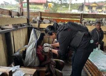 Satgas Ops Damai Cartenz Gelar Pemeriksaan Kesehatan dan Interaksi Humanis Bersama Masyarakat Sinak