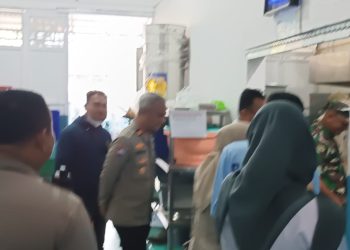 Polisi dan Pemerintah Pastikan Penyaluran Menu Bergizi Gratis untuk Pelajar di Koja Berjalan Baik