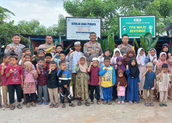 Kapolda Metro Jaya Beri Penghargaan untuk Polisi Inspiratif yang Dirikan Sekolah Bagi Anak Pemulung di Kembangan