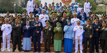 TNI Prima-TNI Rakyat-Indonesia Maju, TNI di Maluku Gelar Upacara Ziarah Nasional di Taman Makam Pahlawan Kapahaha Songsong HUT Ke-80 TNI