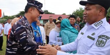 Pastikan Harga Bahan Pokok Tetap Stabil dan Terjangkau, Lanal Dumai Bersama Pemprov Riau Gelar Pasar Murah di Desa Muntai