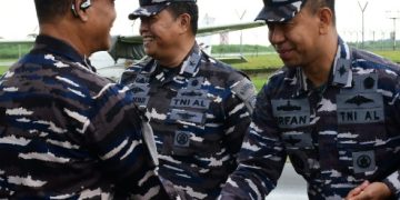 Komandan Lanal Bandung Sambut Kedatangan Pangkoarmada RI di Lanud Wiriadinata Tasikmalaya